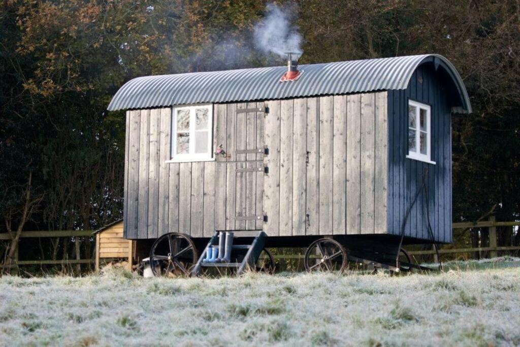 Molly Dishwasher Shepherds Hut Frant Buitenkant foto
